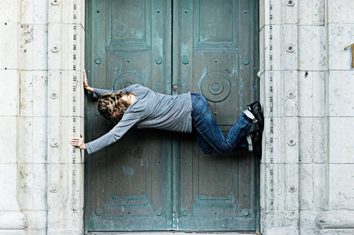 Woman blocking door when served divorce papers